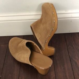 American Eagle Clogs